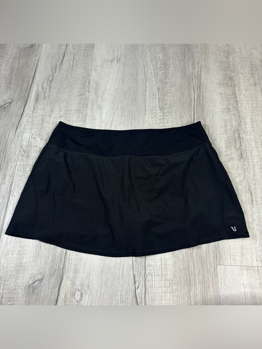Vuori Black Short Skirt Size Large